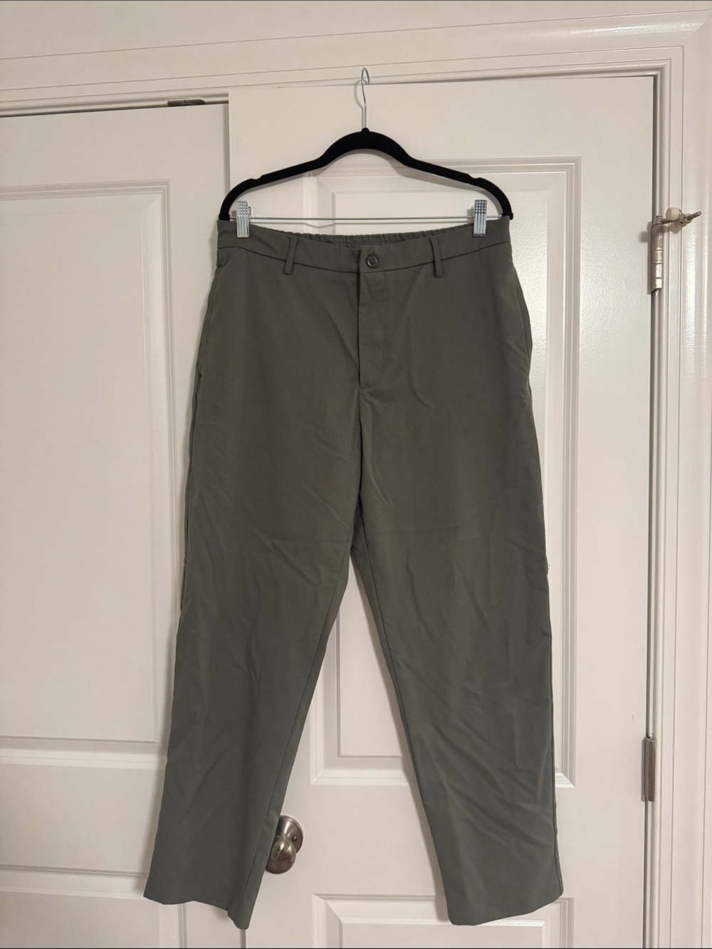 Men's Zara Classic Straight-Leg Pants in Olive